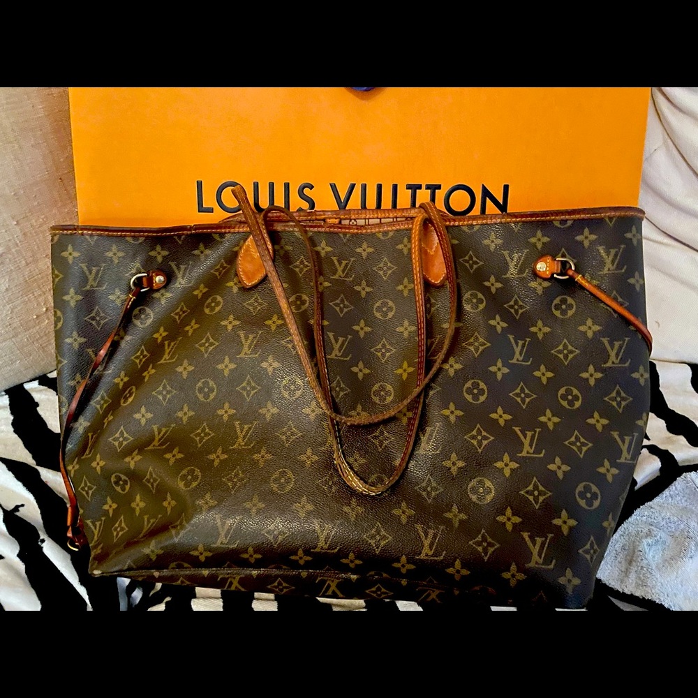 Authentic Louis Vuitton mm never full.